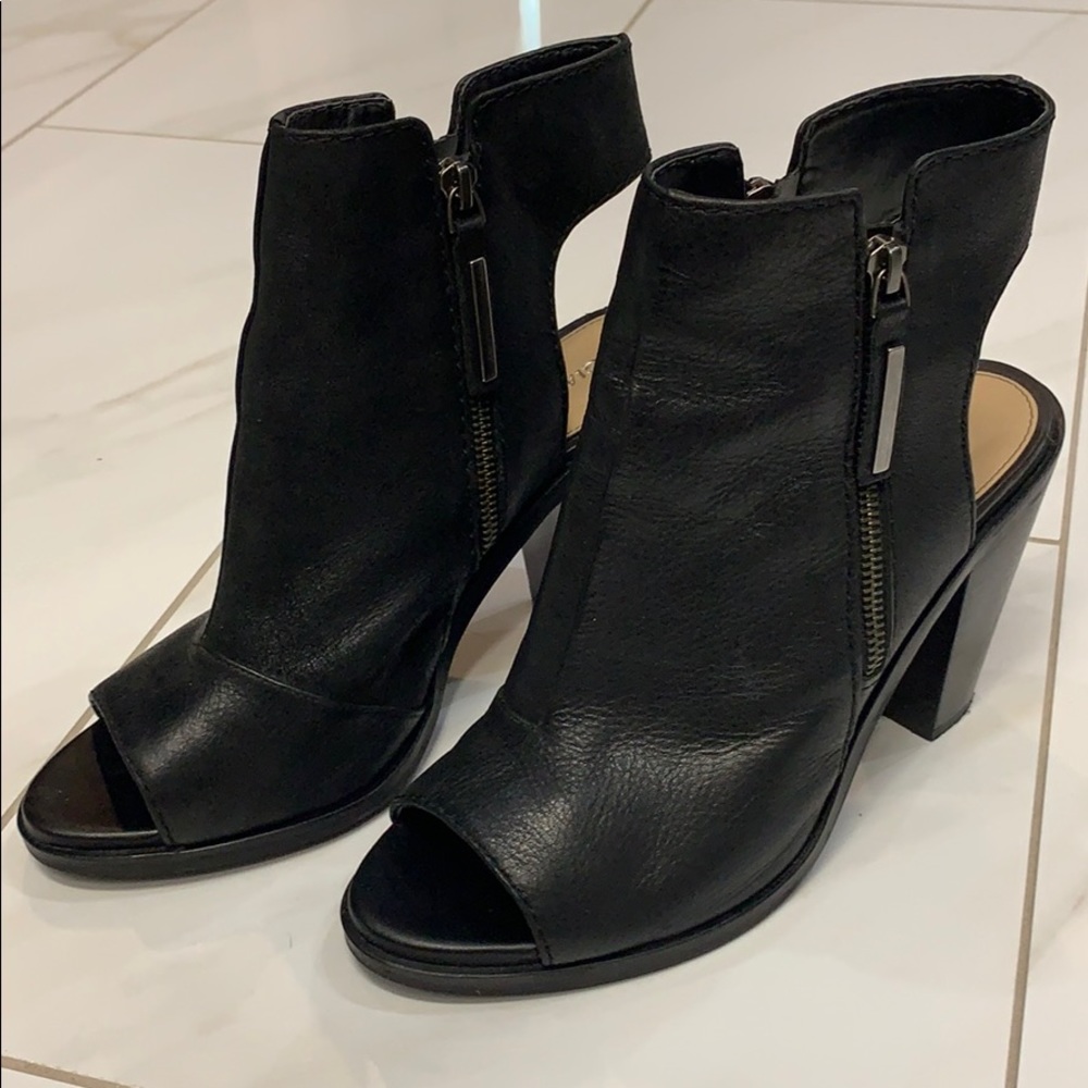 Gianni Bini Xanderr Peep Toe Heels